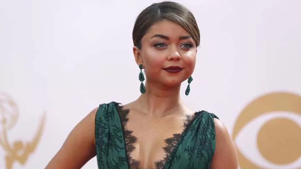 EN VERDE.  Sarah Hyland, de Modern Family, mostró amplio escote. REUTERS