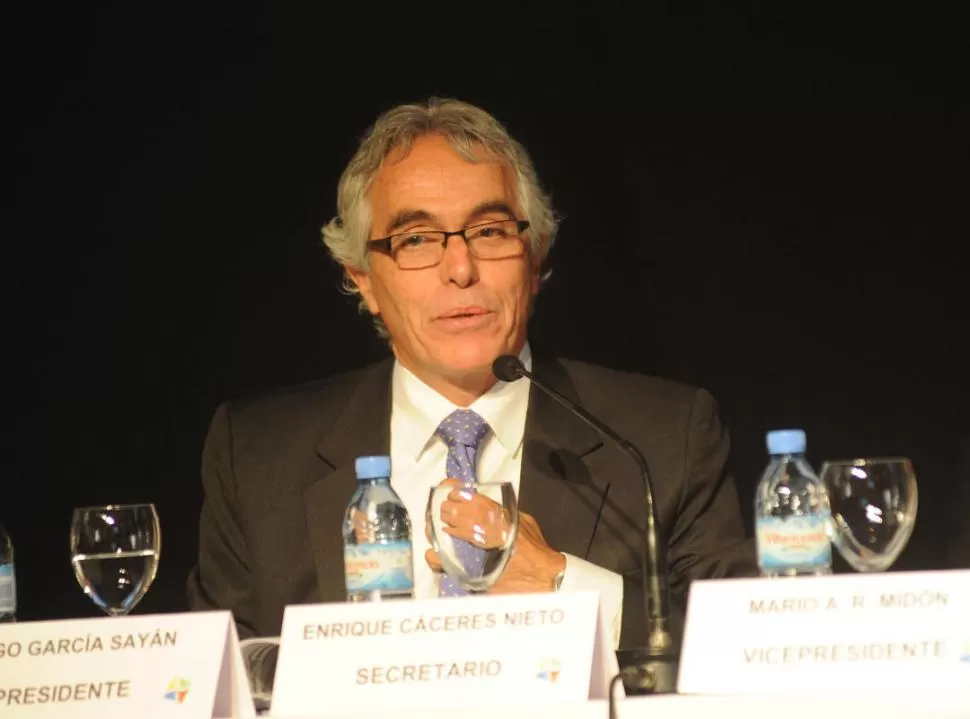 PERSONALIDAD. Diego García-Sayán presidió una mesa el jueves pasado, en el XI Congreso Iberoamericano de Derecho Constitucional Jorge Carpizo. LA GACETA / FOTO DE HECTOR PERALTA