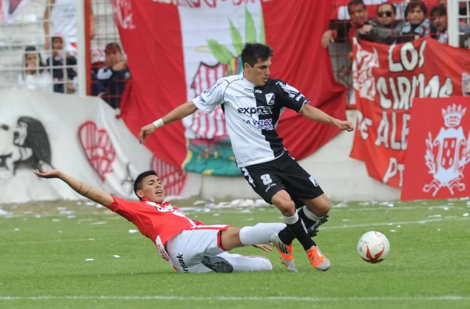 CON TODO. Rivero ganó de abajo, de arriba y fue impasable en la defensa. 