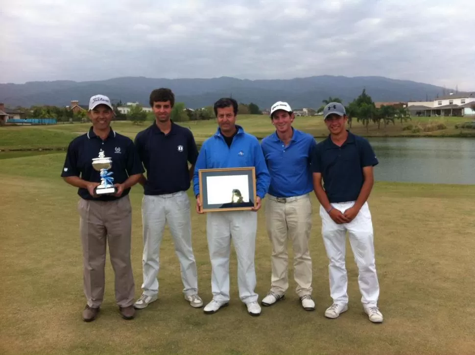 TRIUNFADORES. El plantel de Jockey Club, campeón del NOA de Primera. 