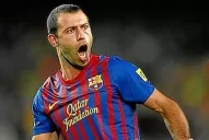 Busquets casi le rompe la pierna a Mascherano