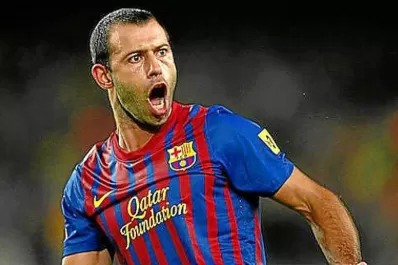 Busquets casi le rompe la pierna a Mascherano