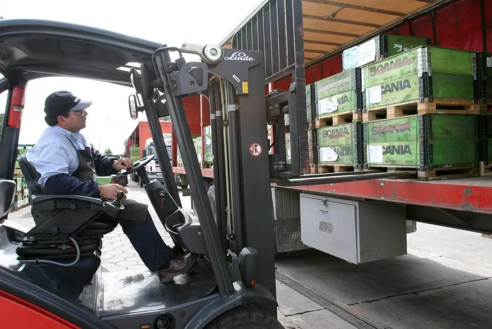 PARA CAMIONES. Los repuestos de Scania marcaron el pulso de la comercialización de productos elaborados en Tucumán con destino a Brasil. LA GACETA / FOTO DE JOSE NUNO (ARCHIVO)