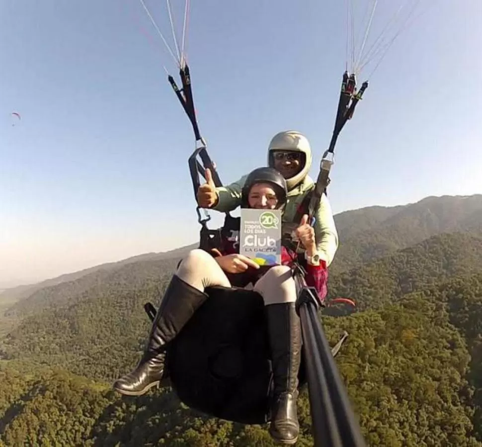 UNA AVENTURA INOLVIDABLE. Sentí la emoción de volar en parapente y disfrutar el paisaje de los cerros. FOTO GENTILEZA DE SERGIO BUJAZHA (ARCHIVO)