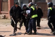 La Policía recupera el predio en San José, tras un violento desalojo con tiros y heridos