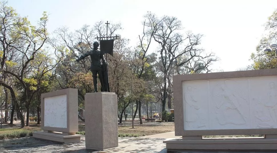 NUEVO ESPACIO. La plaza de la Fundación está frente al parque Avellaneda.  INFORMACIóN PúBLICA - MUNICIP. S.M. DE TUCUMáN