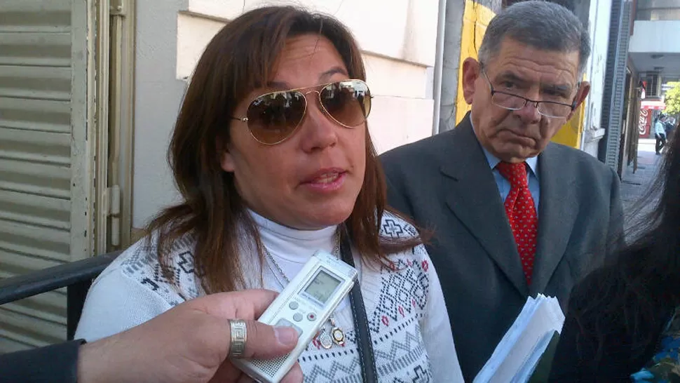 EN TRIBUNALES. La mujer asegura que se acercó a Ateneo de la Militancia a mediados de septiembre. LA GACETA / FOTO DE GUSTAVO COBOS VÍA MÓVIL