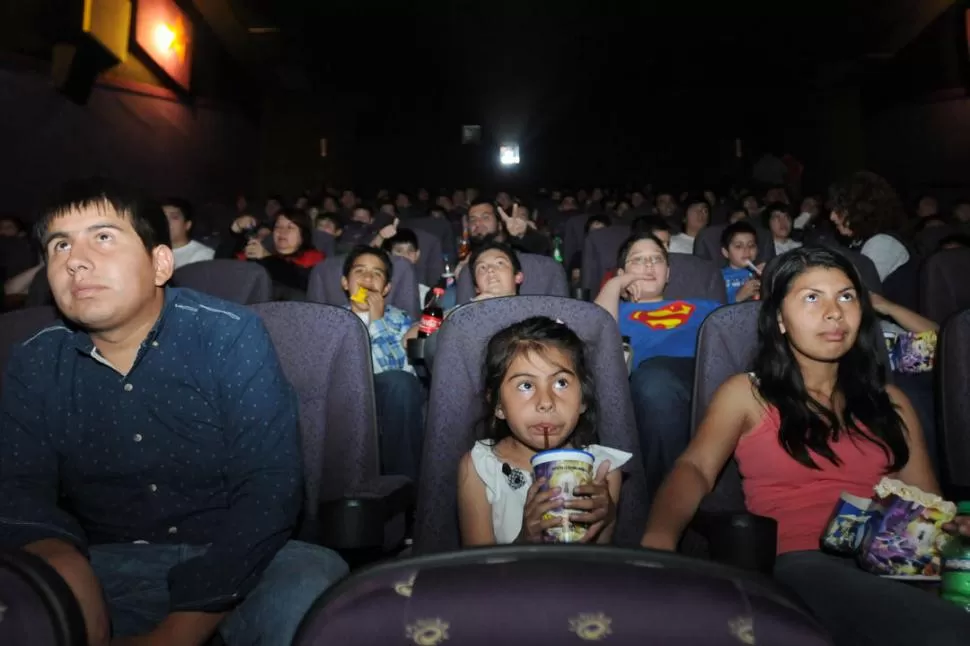 ¡YA EMPEZÓ! Máxima concentración en la platea. La foto es de la función de ayer a las 17 en Sunstar. LA GACETA / FOTOS DE INéS QUINTEROS ORIO