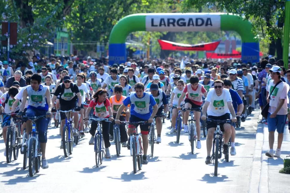 UNA INVASIÓN DE FELICIDAD. Miles de personas volvieron a elegir un clásico programa que ya lleva 19 años: vivir la tarde de la Maratón Don Orione. Todos ganan sin importar la posición, ya que en la llegada está garantizado un buen momento. 