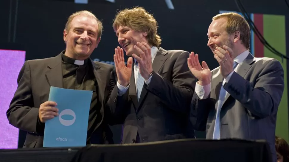 EN TECNÓPOLIS. Boudou (centro) participó de un acto por el cuarto aniversario de la Ley de Medios. TÉLAM