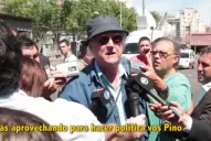 Escracharon a Pino Solanas cuando fue al lugar del accidente de Once