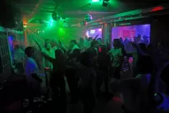 Un toxicólogo explica los peligros de mezclar cerveza con lavandina