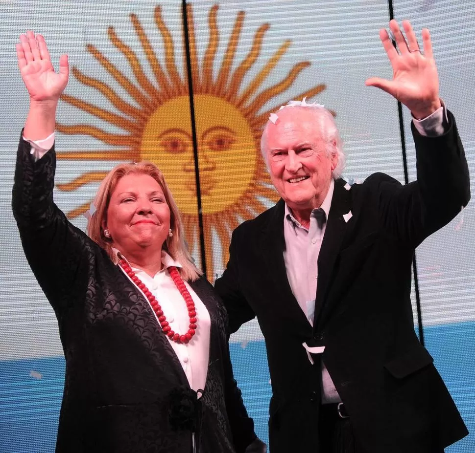 EUFORICOS. Pino y Lilita, emocionados, luego de encendidos discursos. TELAM