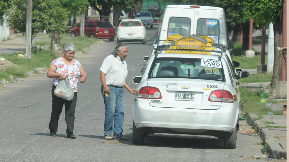 IMPUNES. Aunque la ley lo prohíbe, la entrega de dádivas se hizo a la luz del día,sin consecuencias. ARCHIVO LA GACETA