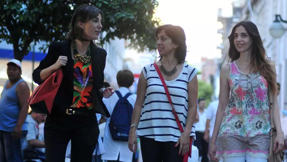 INCANSABLES. Antonella, Regina y Romina fueron voceras del conjunto de la red en la charla con LA GACETA.  LA GACETA / FOTOS DE DIEGO ARAOZ 