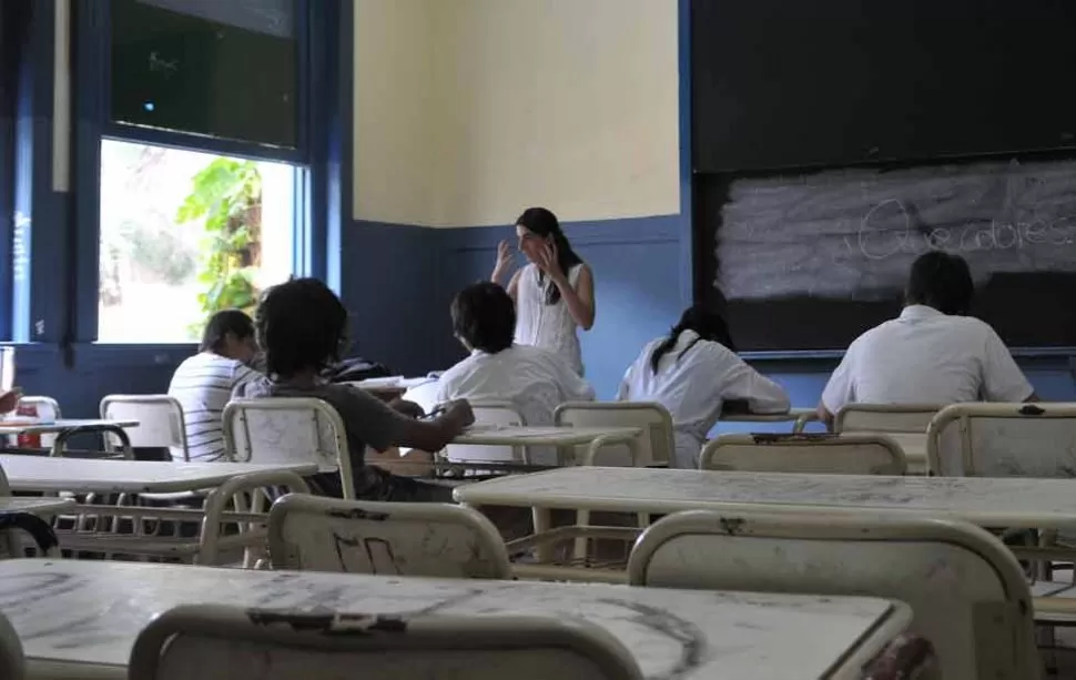 Quieren saber cuántas escuelas tienen ventiladores