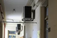 En la Normal, hace tres años colgaron los split  y aún no funcionan