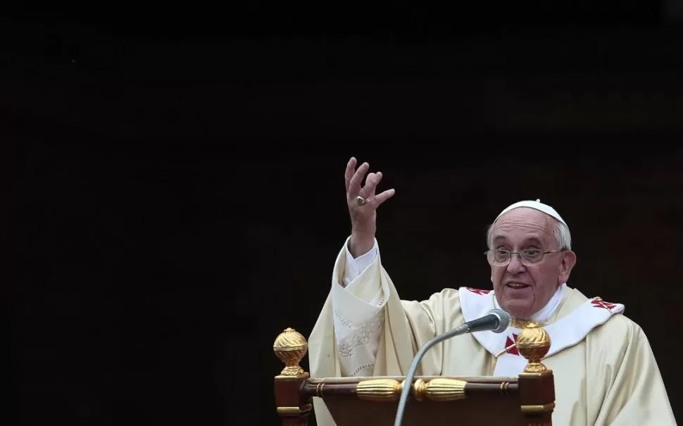 HOMILÍA. El Papa rezó por quienes murieron de sed, hambre o cansancio. REUTERS