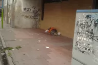 Preocupación en Barrio Sur por un hombre que vive en la calle