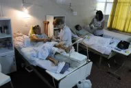 Voluntarias les acarician el cuerpo y el alma a las pacientes del Centro de Salud