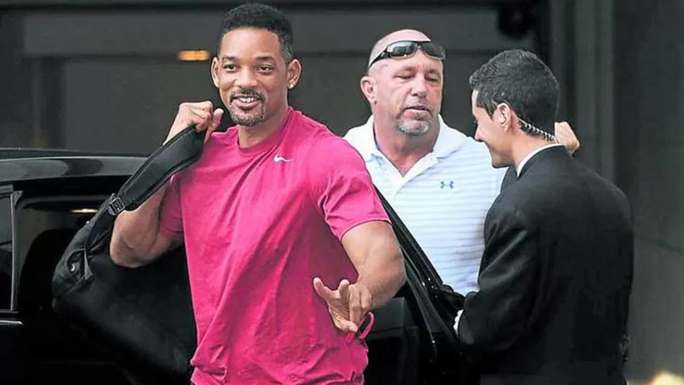 BIEN DISPUESTO. Al llegar a Buenos Aires, Will Smith dijo que le gusta filmar en la Argentina. FOTO TOMADA DE TN.COM.AR