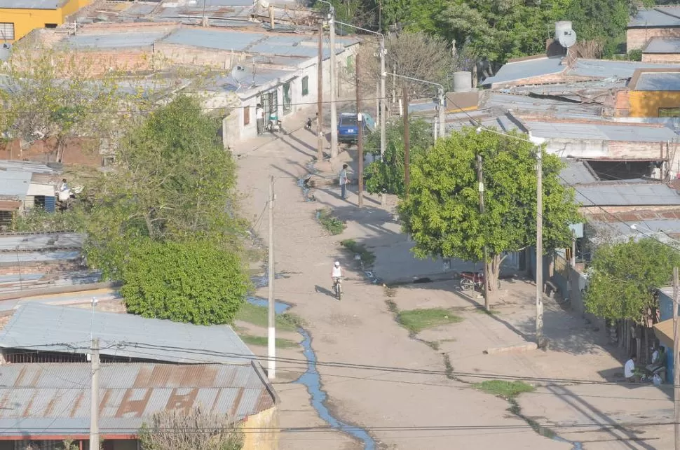 BARRIOS MARGINALES. En la Costanera, las mujeres ven al narcotráfico como el medio para salir de la pobreza. 