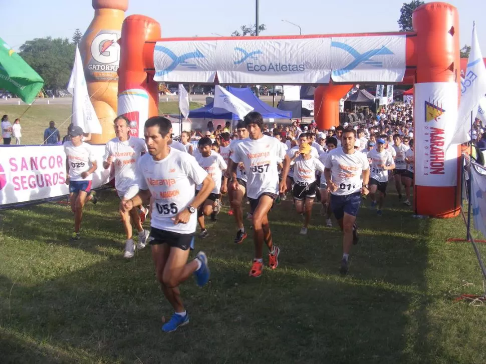 LARGÓ EN PUNTA. Rafael Lencina, el primero del pelotón (055), marcó el ritmo y lo mantuvo hasta el final de la competencia. 