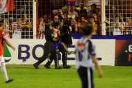 La Policía retiró a la fuerza a un menor de la cancha de San Martín