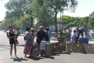 Familias que viven en la ex estación El Provincial cortaron la avenida Roca