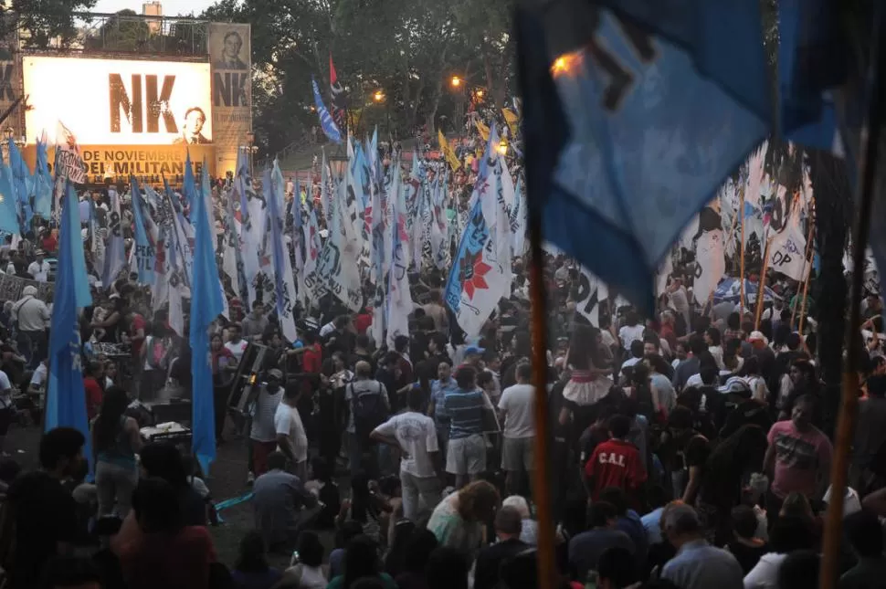 TODOS K. Las banderas engalanaron los festejos por el Día de la Militancia. TELAM