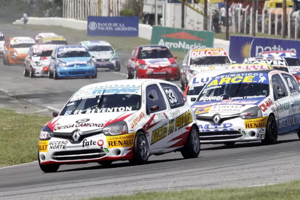 EMOCIONES ENCONTRADAS. El Renault Clio de Pablo Ortega anduvo bien en la pista, pero la alegría por el buen rendimiento quedó opacada por la penalización. 