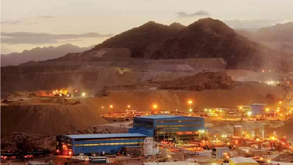 MINERALES. Bajo la Alumbrera es un yacimiento de cobre, oro y molibdeno, al noroeste de la provincia de Catamarca. FOTO ARCHIVO