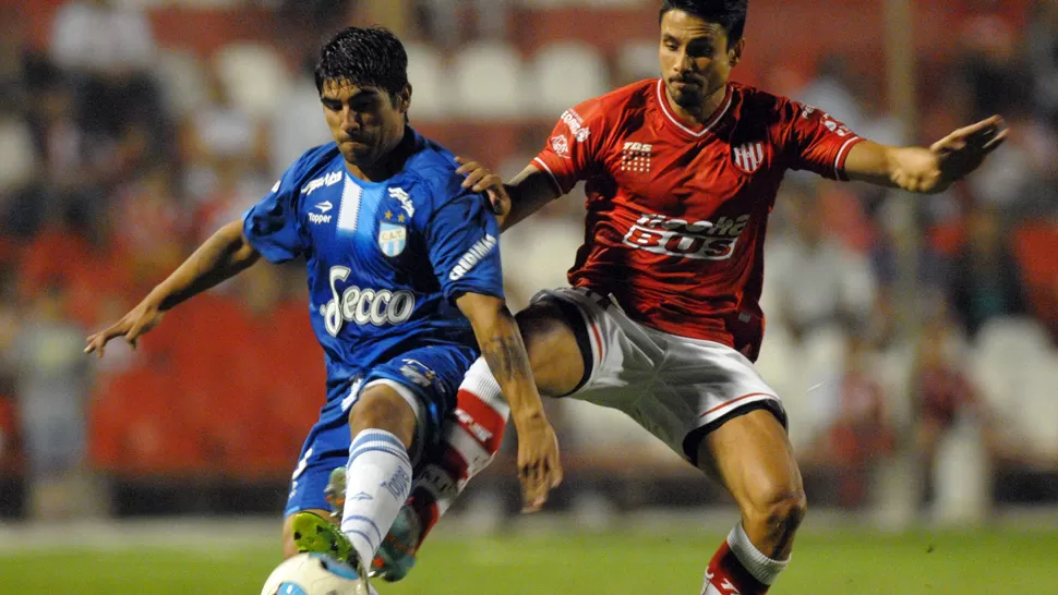 NOCHE IMPRECISA. Atlético no logra conectar a sus creativos con la pelota. TELAM