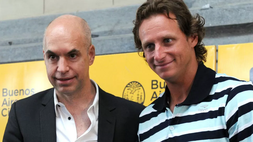 JUNTOS. El jefe de Gabinete porteño, Horacio Rodríguez Larreta, junto a David Nalbandian, en una conferencia de prensa. TÉLAM