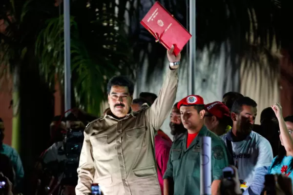 Maduro recibió ayer  poderes especiales para legislar por decreto por un año