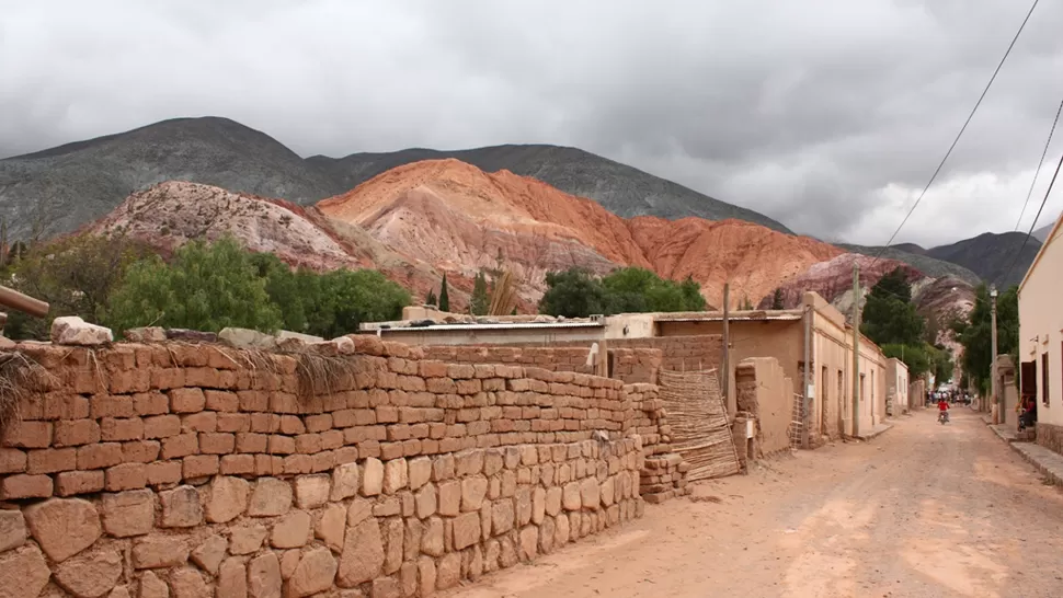 MARAVILLA. Purmamarca es una de los destinos destacados en la Guía Ruta 40 de Michelin. FOTO DE TURNOTICIAS.COM.AR