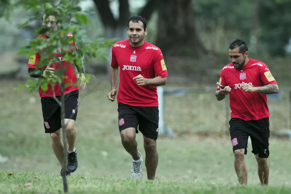 HUMILDAD. Gonzalo Cáceres reconoce que le costó encontrarle la vuelta al puesto de lateral, pero se está acostumbrando. 