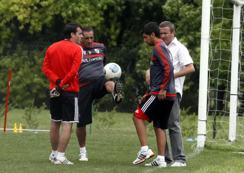 JUEGA CON EL CONTRATO. Ramón Díaz se siente cuestionado y mete presión. 