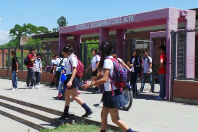 Video: Una pelea entre dos alumnas pudo terminar en tragedia