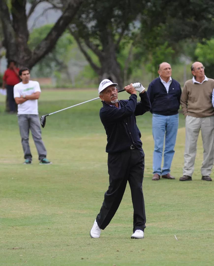 EN MOVIMIENTO. Vicente Fernández visitó Tucumán hace pocas semanas, para jugar el Andrés Romero Invitational en el campo Alpa Sumaj. 