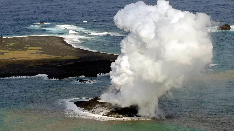 IMPACTANTE. Grandes cantidades de magma surgieron abruptamente el miércoles. REUTERS