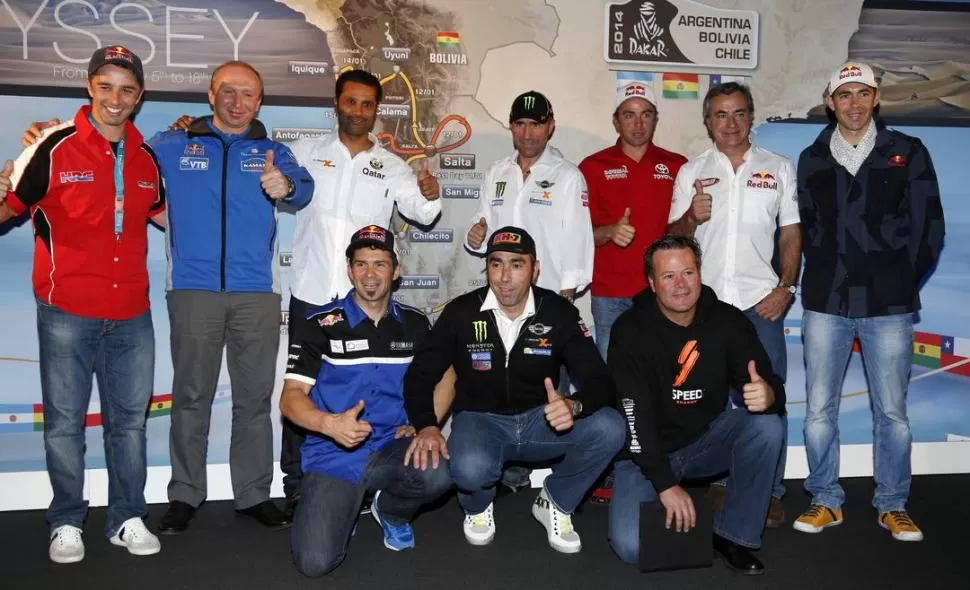 PILOTOS. Chagin, Al Attiyah, Peterhansel, De Villiers, Sainz, Pedrero (arriba), Déspres, Roma y Gordon en la reunión de ayer. 