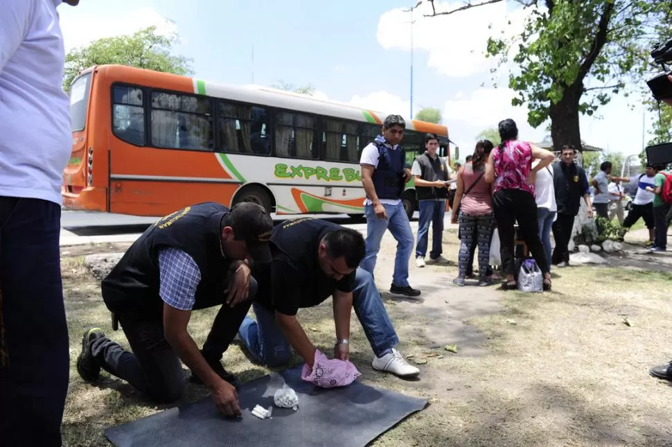 INTERCEPTADO. La Policía dio con un cargamento que iba hacia Concepción. LA GACETA / FOTO DE JORGE OLMOS SGROSSO