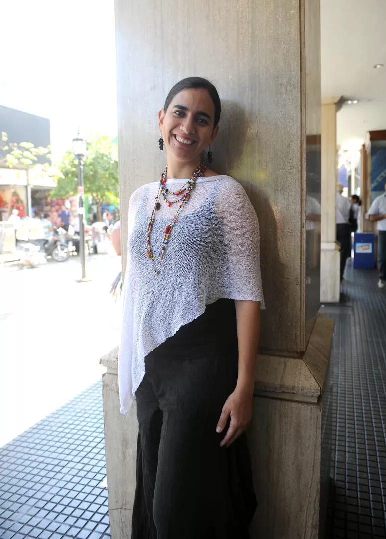 EN LA GACETA. Gómez resaltó el valor de ser artista independiente. LA GACETA / FOTO DE HECTOR PERALTA 