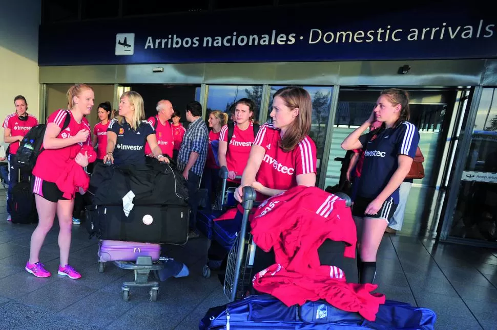 ADELANTADAS. Las inglesas fueron las primeras en arribar a la provincia. Hoy mismo comenzarán a entrenarse. 