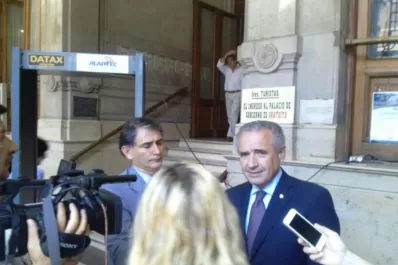 Alperovich defendió su decisión ante el reclamo de la FET