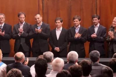 Los funcionarios que acompañan a Kicillof tienen menos de 40 años