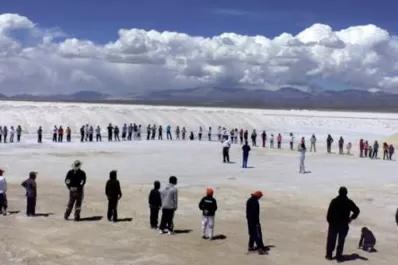 Estudiantes de escuelas de Jujuy protagonizaron juegos recreativos en las Salinas Grandes