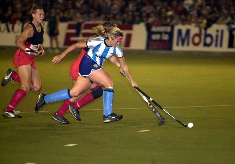 EN TUCUMÁN RUGBY. Muchos tucumanos recordarán a Vanina Oneto, una de las jugadoras históricas de Las Leonas que dejó su talento en la cancha de Marcos Paz. 