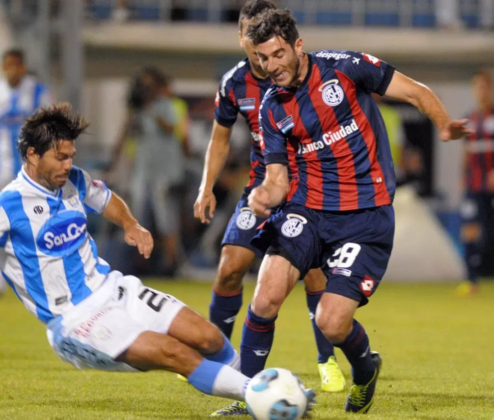 UN GRAN GOLEADOR. Piatti apareció cuando más lo necesitaba San Lorenzo, marcó un doblete y permitió igualar 2 a 2. TéLAM